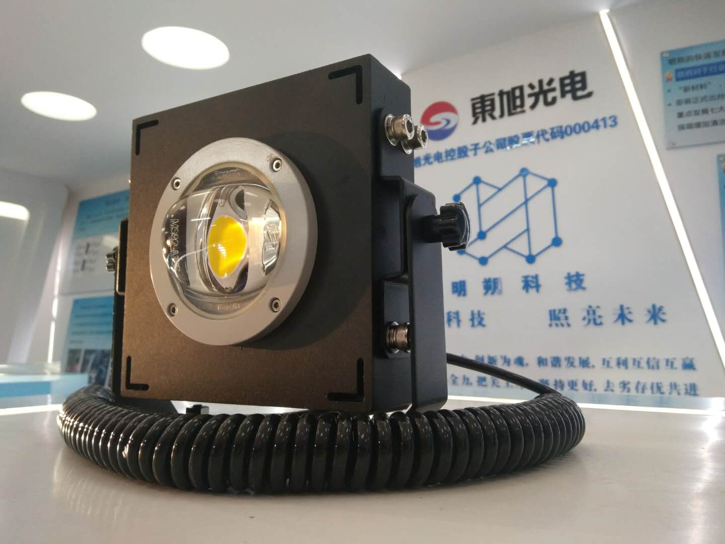 森海战士——石墨烯大功率LED汽车旅行灯